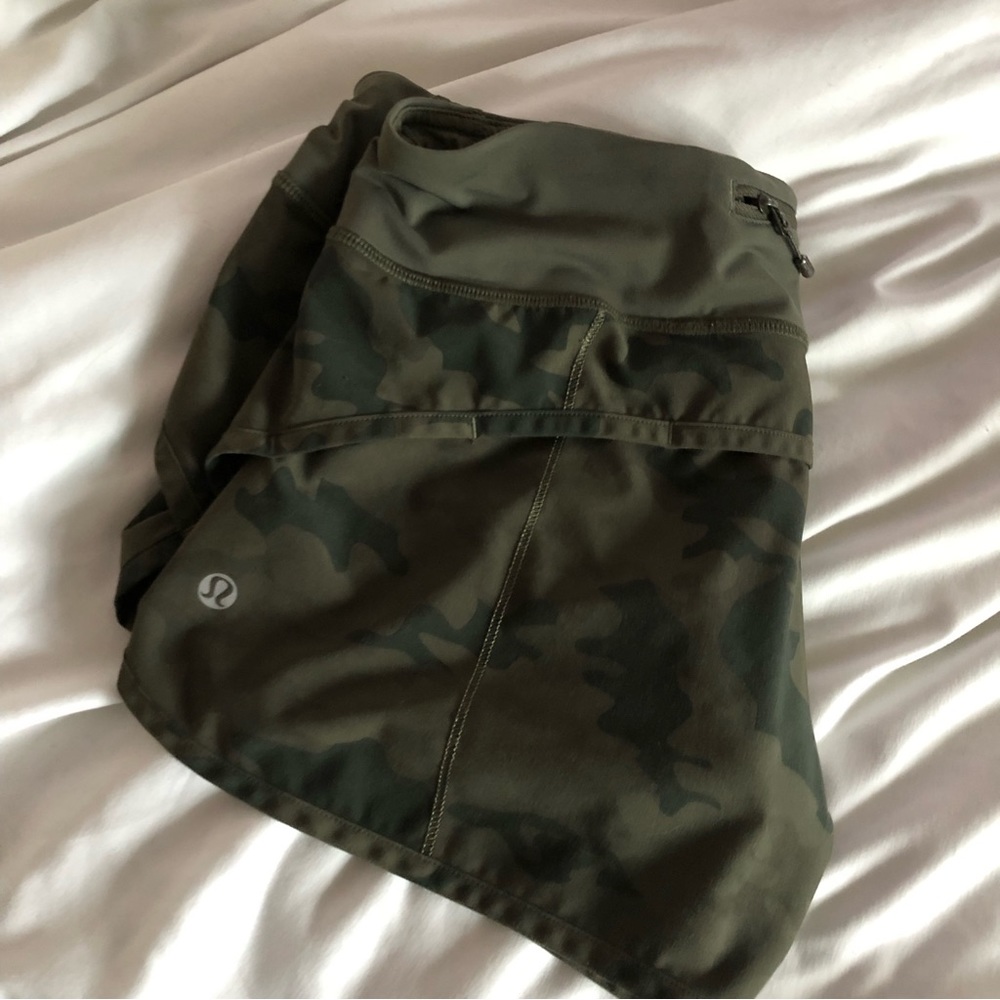 LuLuLemon speed up low rise lines short 2.5”